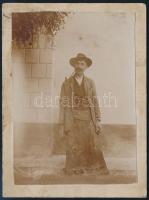 cca 1900-1910 Falusi paraszt férfi, keményhátú fotó, jelzés nélkül, 12x9 cm