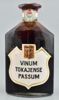 1968 Vinum Tokajense Passum, Tokaji 5 puttonyos aszú, Tolcsva, Tokajhegyaljai Állam Gazdasági Borkombinát, sérült borítással, 0,75 l.