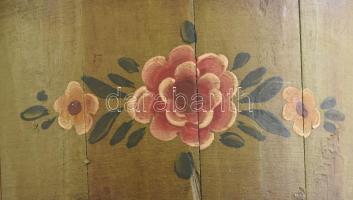 Régi népi hordó alakú festett virágtartó, szép állapotban. m: 22,5cm, d: 22,5 cm