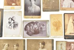 kb 20 db vegyes keményhátú fotó, benne katonai is