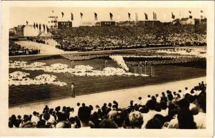 1952 Massenübung Im Walter Ulbrichtstadion, Emblem des Fünfjahrplanes / sport, stadion, az ötéves terv jelképét kirakó tömeg