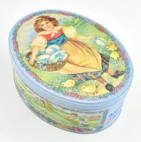 2 db pufi baba, az egyik jelzett (Hasbro), díszes pléhdobozban, cca. 30 cm