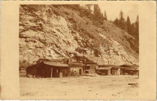 1917 Első világháborús osztrák-magyar katonai harctér, tábori faházak / WWI K.u.k. military front, wooden camp houses. photo (fl)