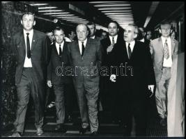 1972 Kádár János, Aczél György, Németh Károly a 2-es metró II. szakaszának átadásán, Karai Sándor pecséttel jelzett fotója, 18×24 cm