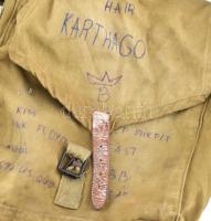 Katonai eszközök tételben: Szimatszatyor, kulacs, szíj, kanál, stb