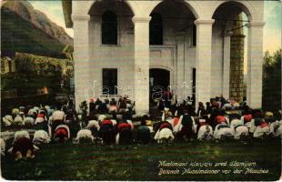 Muslimani klanjaju pred dzamijom / Betende Muselmänner vor der Moschee / Bosnian folklore, Muslim men praying in front of the mosque. W.L. Bp. No. 6. 1910. (Rb)