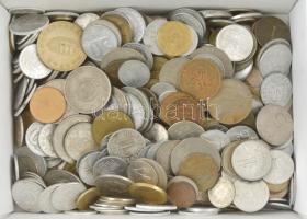 Vegyes, magyar és külföldi érmetétel mintegy ~1kg súlyban T:vegyes Mixed, Hungarian and foreign coin lot (~1kg) C:mixed