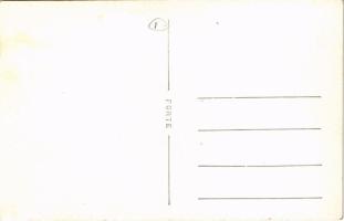 Esztergom, Egyházi iskola tanulóinak csoportképe, háttérben a Bazilika. photo