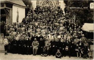 1930 Mariazell (Steiermark), zarándoklat a Szűz Mária Szeplőtelen Szíve plébániatemplomhoz, résztvevők a lépcsőkön, üzlet képeslapokkal és viaszgyertyákkal / pilgrimage to the church, shop with postcards and wax candles. Photoanstalt J. Kuss photo