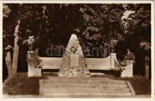 Mezőhegyes, M. kir. állami ménesintézet, A méneskar hősi halottainak emlékműve. Szakál Géza kiadása (EK)