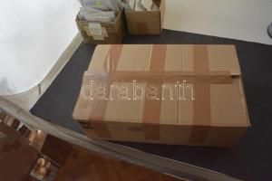 1.280 db modern képeslap külföldi városokból: 240 db albumban, a többi országonként genotermekben, a...