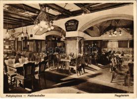 Budapest V. Mátyás Pince étterem, Nagyterem, belső, "Udvari sör az Első Magyar Részvény Serfőzdéből Budapest Kőbánya" tábla a falon. Tulajdonos Baldauf Mátyás. Eskü tér 6. (EK)