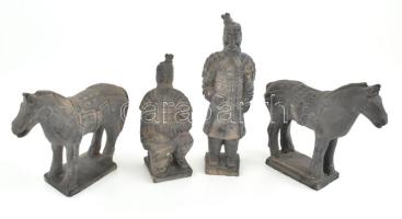 XX. sz.,Terrakotta hadsereg 4 darabos másolat szett, harcosok és lovak, kis kopottsággal m: 17 cm