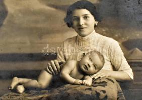 cca 1910-40 Portrék, csoportképek, össz. 36 db fotólap, részben hátoldalán feliratozott és/vagy pecs...