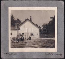 1929 Gödöllői strand, fotó albumlapon, 9,5x10 cm