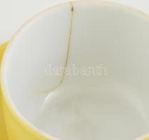 6 db Zsolnay sárga porcelán bögre és alátét, kézzel festett, jelzett, hajszálrepedéssel