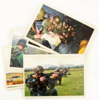 8 db honvédségi kiképzést ábrázoló fotó kartonon 20x30 cm