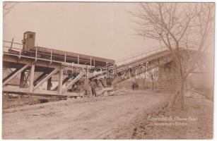 1916 Gyimesbükk, Ghimes-Faget; Gimesbück (Gimes-Pass) gesprengte Brücke / Felrobbantott vasúti híd egy vonat szerelvényeivel / WWI blown-up railway bridge. photo