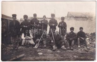 1917 Focsani, Foksány (Moldavia); Román munkások / Romanian workers. photo