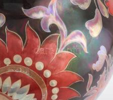 Zsolnay dísz váza. Többtüzű mázakkal. Palástján virág díszítménnyel. Jelzett: Zsolnay Hungary 928/17...