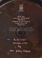 Zsolnay dísz váza. Többtüzű mázakkal. Palástján virág díszítménnyel. Jelzett: Zsolnay Hungary 928/17...