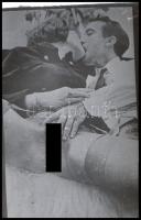 cca 1960 Pornó repró, 13 db diapozitív Fekete György budapesti fényképész hagyatékából, 24x36 mm