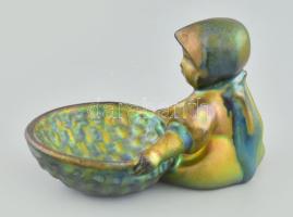 Zsolnay kislány kosárral, pajzspecsétes jelzéssel, apró kopások, eozin mázas, m:7.5 cm (tervezte: Si...