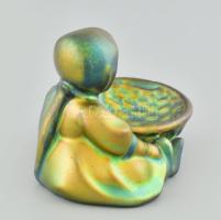 Zsolnay kislány kosárral, pajzspecsétes jelzéssel, apró kopások, eozin mázas, m:7.5 cm (tervezte: Si...