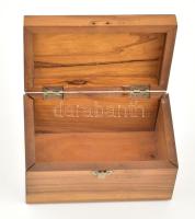 Lublófürdő dobozka, kézzel festett fa kis hiánnyal. 12x8 cm