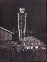 cca 1960 Az Orion Rádió reklámja és kiállítási pavilonja a Budapesti Nemzetközi Vásáron, 1 db vintage fotó, ezüst zselatinos fotópapíron, 24x18,4 cm