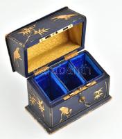 Úti parfűm tároló három rekesszel. Bársony, aranyozott bőr, kulccsal. Kopott. Gerlóczy Gedeon hagyat...