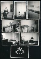 cca 1960 Retro magyar lakás enteriőr fotók, részben hátoldalán datált, 8db, 6,5x9 cm
