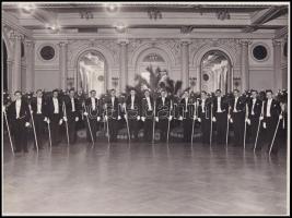 1935 Budapest, Hungária Hotel, Medikus bál, pecséttel jelzett vintage fotó, ezüst zselatinos fotópapíron, a felvételt Schäffer fényképész és fotóriporter készítette, 17,4x23,3 cm
