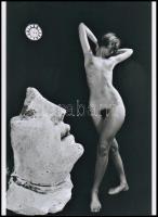 cca 1970 Kőarc és a múzsa találkozása, szolidan erotikus felvétel, 1 db modern nagyítás, 21x15 cm