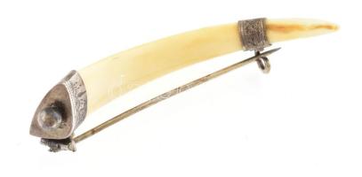 Ezüst (Ag) szerelékes antik vadász vaddisznóagyar kitűző br 10 g