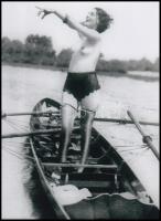 cca 1939 Vadevezősök vadkempingje az egyik dunai szigeten, Fekete György (1904-1990) budapesti fényképész hagyatékából 2 db modern nagyítás, 15x21 cm