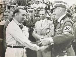 Hermann Lang: Vom Rennmonteur zum Europameister. München., 1943., Knorr&Hirth. Fekete-fehér fotó...