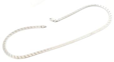 Ezüst(Ag) mintás lapos kígyó nyaklánc, jelzett, h: 45 cm, nettó: 11,9 g