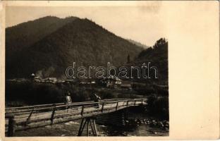 Erdélyi kirándulás, fahíd, vám hivatal (?) / Transylvanian trip, wooden bridge, customs office (?). photo (fl)