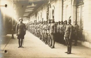 1921 össz. 24 db IV. Károly visszatérésekor készített fotólap, korabeli albumba fűzve, feliratozva (...