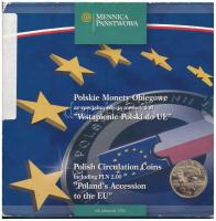 Lengyelország 1995-2004. 1gr-5Zl (10xklf) forgalmi összeállítás karton dísztokban, közte 2004. 2Zl Lengyelország csatlakozása az Európai Unióhoz forgalmi emlékérme T:UNC Poland 1995-2004. 1 Groschen - 5 Zlotych (10xdiff) coin set in cardboard, in it 2004. 2 Zlote Polands Accession to the European Union circulating commemorative coin C:UNC