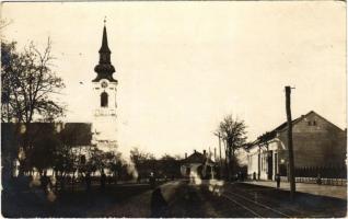 1926 Vésztő (Békés), Fő utca, Református templom, kisvasút vasúti sín, vonat (EK)