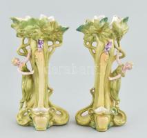 Figurális porcelán váza pár, kis kopással, pattanással, egyik kéz ragasztott, m: 15,5 cm