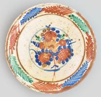 Antik erdélyi népi tányér, kézzel festett cserép, korának megfelelő sérülésekkel, d: 21,5 cm