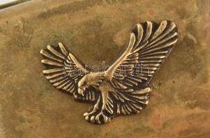 Réz dohánytartó, sas motívummal, belül erősen kopott, jelzés nélkül, 7x5 cm