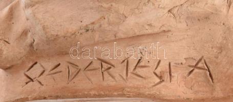 Szederjesi András erdélyi keramikus: Figurális szivartál, kézzel formált égetett agyag, feje ragaszt...