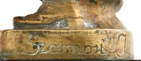 Szamosi Imre: Pipát tömő paraszt, bronz, márvány talapzaton, jelzéssel, hibátlan, m: 20,5 cm