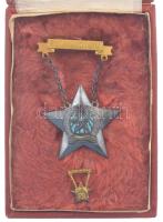 ~1950. Sztahanovista zománcozott fém kitüntetés tokban, miniatűrrel T:XF