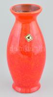 Vörös színű HSZ Iparművészeti Kerámia váza, címkével jelzett, kopással, m: 26 cm