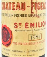 1981 Chateau-Figeac Saint-Emilion Premier Grand Crú, bontatlan palack elegáns Bordeaux-i vörösbor, 0...